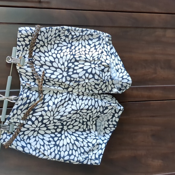 Shorts - Picture 1 of 4